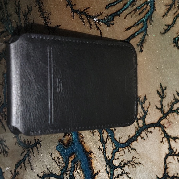 ESR HaloLock wallet stand - Picture 7 of 11